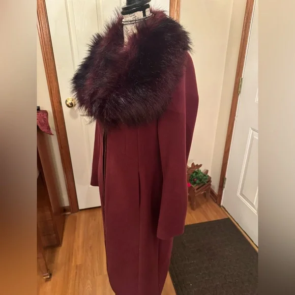 WHBM Elegant Burgundy Coat with Faux Fur REMOVEABLE Collar - Picture 3 of 17
